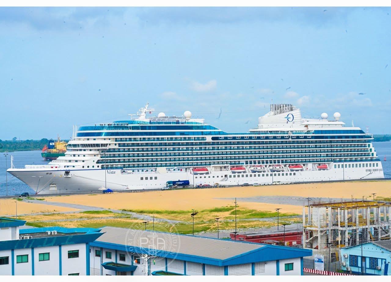 Port Autonome d’Abidjan : escale du MS Vista d'Oceania Cruises